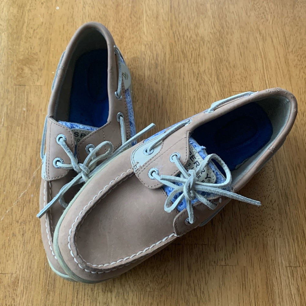 Women’s Sperry Top-Sider size 7.5 loafers. Beige with blue flower design.
